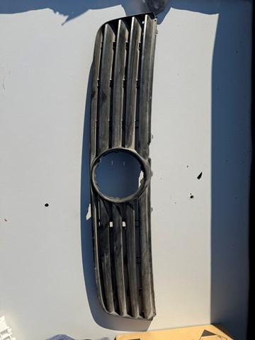 Решетка радиатора 3B0853653C VAG