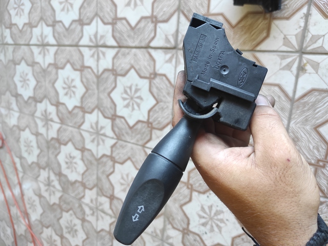 Переключатель подрулевой, левый 98AG13335AE FORD