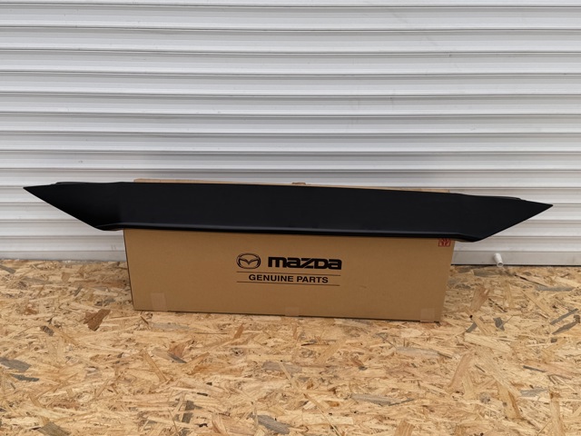 Накладка (рамка) решетки радиатора KBB3507E1BB MAZDA