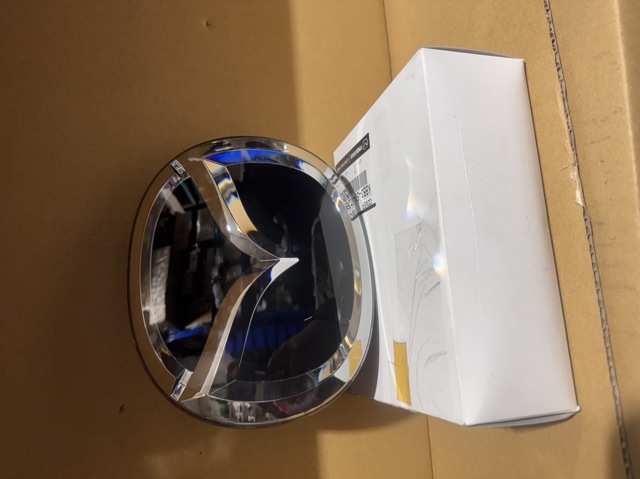 MAZDA KBB3507Z0B Эмблема решетки радиатора в наличии Павлоград