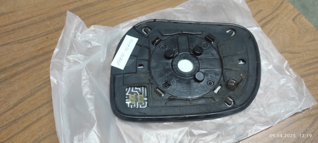 Зеркальный элемент правый 8793142A00 TOYOTA