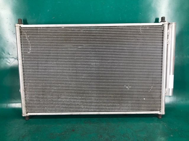 Радиатор кондиционера toyota matrix 08-14 88450-02330