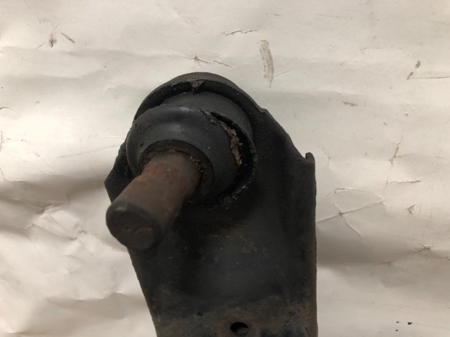 MAZDA B32H34300 Рычаг передней подвески нижний правый в наличии Черкассы