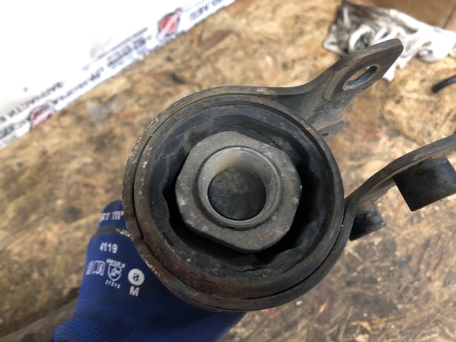 B32H34300 Рычаг передней подвески нижний правый купить Винница