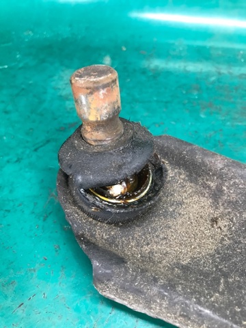 MAZDA B32H34350C Рычаг передней подвески левый в наличии Чернигов