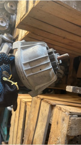 13981112 BMW Кронштейн подушки (опоры) двигателя левой купить в Николаев