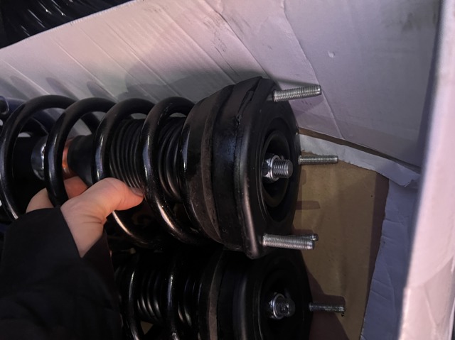 Стойка задняя правая 4853049295 TOYOTA