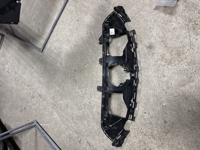 Кронштейн решетки радиатора A2978880600 MERCEDES