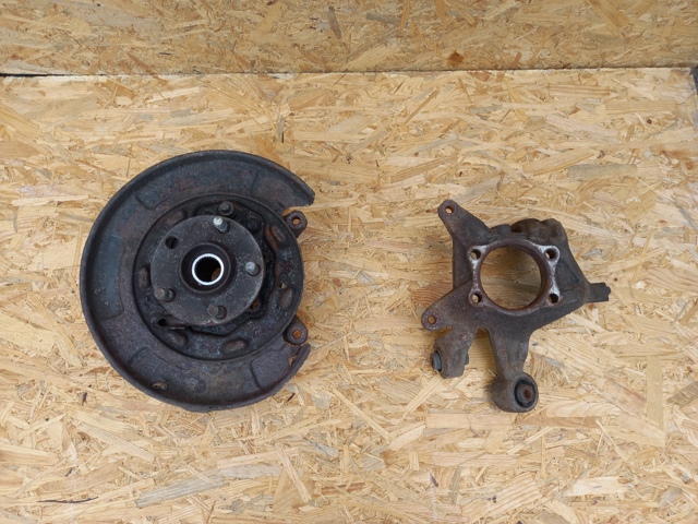 Цапфа поворотная левая 28411SC011 SUBARU