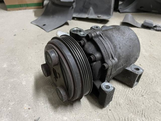 Насос кондиционера 73111FE040 SUBARU