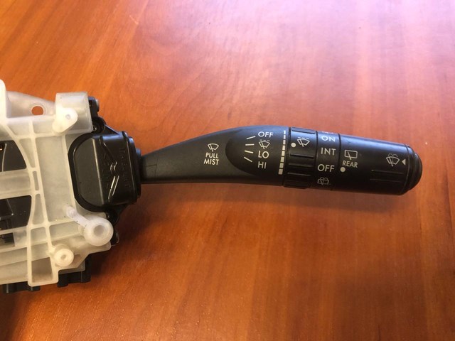 Подрулевой правый переключатель  83114AG031 SUBARU