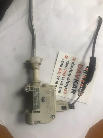 Замок открывания лючка бензобака 1K6810773 