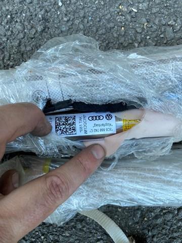 VAG 3C8880741C Шторка боковая, левая в наличии Ужгород