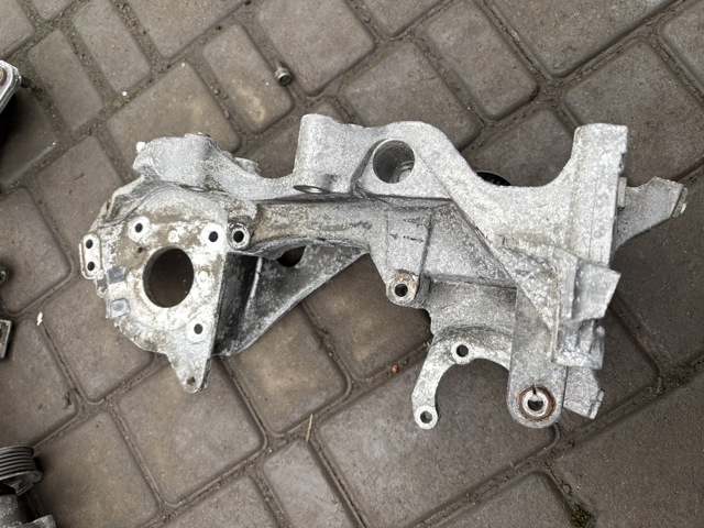 VAG 03L903143J Кронштейн генератора в наличии Днепр