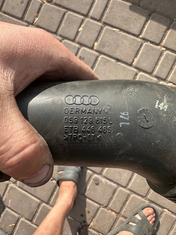 VAG 059129615L Выпускной патрубок воздушного фильтра в наличии Днепр