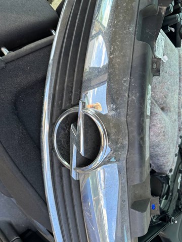 OPEL 13136136 Решетка радиатора в наличии Украина