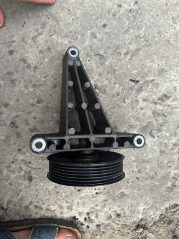 MERCEDES A6112341039 Кронштейн паразитного ролика приводного ремня в наличии Винница