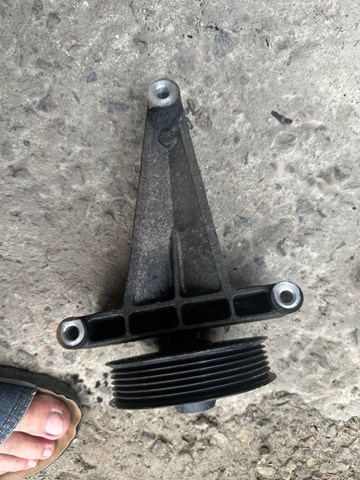 MERCEDES A6112341039 Кронштейн паразитного ролика приводного ремня в наличии Украина