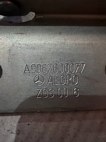 A9067600077 MERCEDES Петля-зацеп (ответная часть) замка двери задней распашной правый нижний купить в Львов