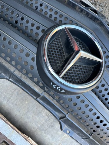 A90688805239B51 MERCEDES Решетка радиатора купить в Николаев