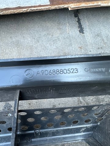 A90688805239B51 Решетка радиатора купить Сумы