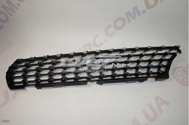 MERCEDES A2058881460 Решетка радиатора в наличии Харьков