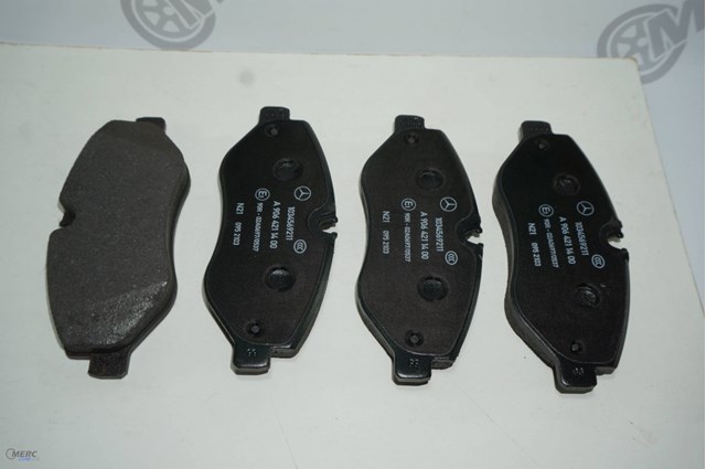 MERCEDES A9064211600 Передние тормозные колодки в наличии Полтава