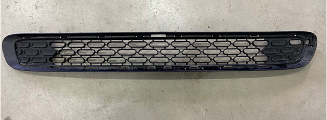 BMW 51117301563 Решетка бампера переднего центральная в наличии Житомир