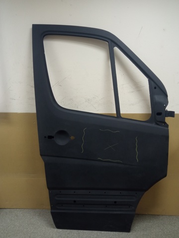 Пассажирская передняя дверь A9067200105REF MERCEDES