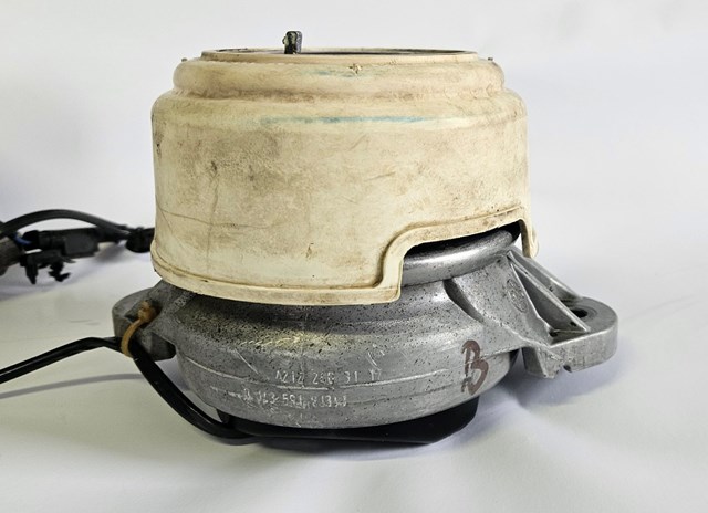 Правая опора двигателя A2122403117 MERCEDES