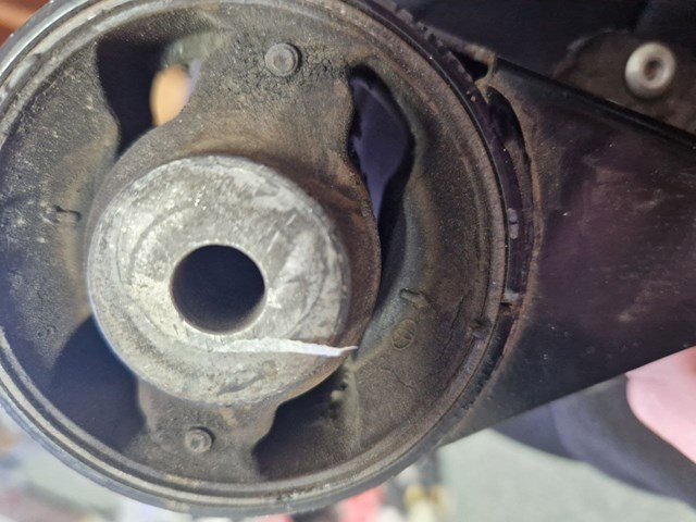 123630V080 TOYOTA Подушка (опора) двигателя верхняя купить в Украина