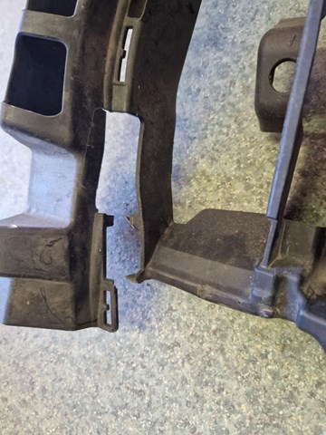 51117385346 BMW Кронштейн крепления противотуманной фары правой купить в Чернигов