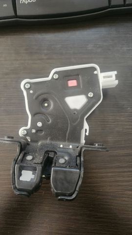 Замок и ручка двери задка 905024EA0A NISSAN