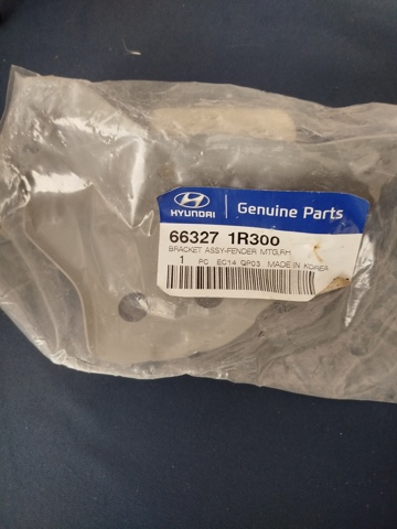 Кронштейн крепления крыла переднего правого, передний 663271R300 HYUNDAI