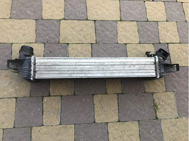 Радиатор интеркуллера 17517617598 BMW