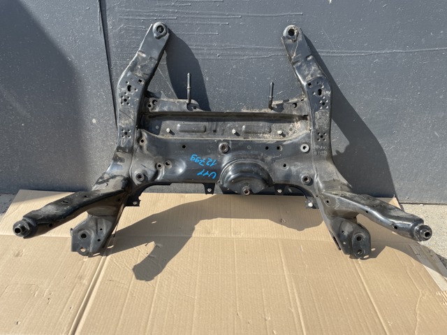 Передняя балка 31108836336 BMW