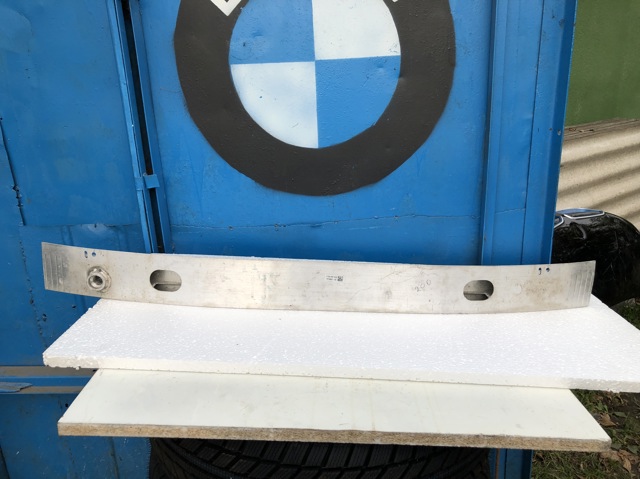Швеллер переднего бампера 51114824951 BMW