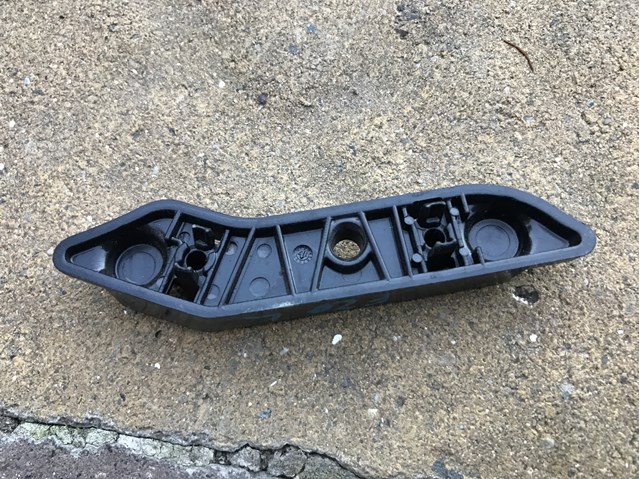 51117245763 BMW Направляющая переднего бампера левая купить в Каменское