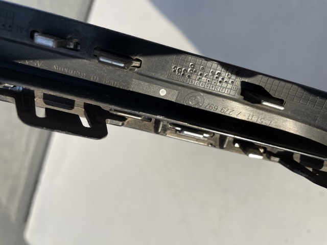51117279697 BMW Молдинг решетки бампера переднего левый купить в Запорожье