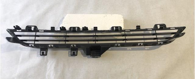 BMW 51117294476 Решетка бампера переднего верхняя в наличии Полтава