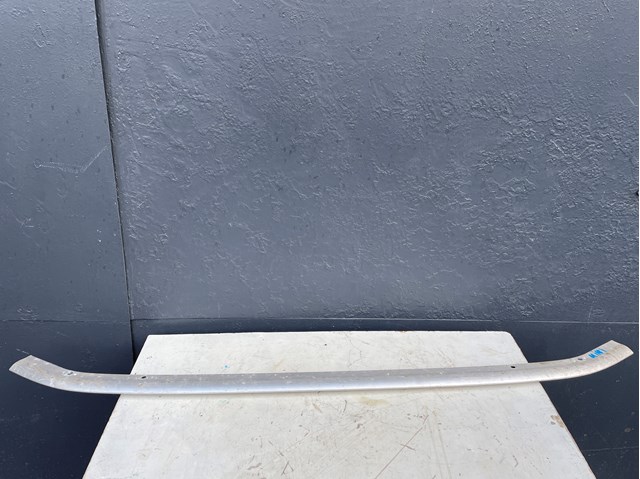 Швеллер переднего бампера 51117301578 BMW