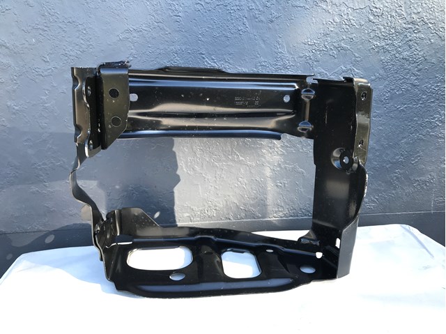 51117357184 BMW Суппорт радиатора правый (монтажная панель крепления фар) купить в Ровно