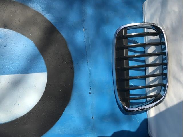 Решетка радиатора правая 51117383366 BMW