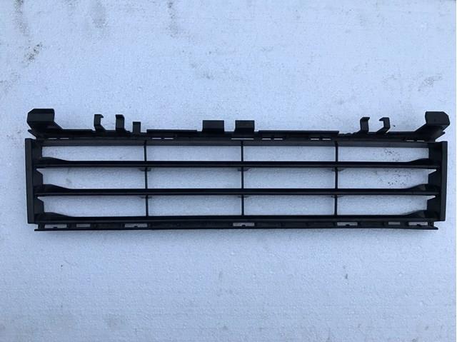 Решетка переднего бампера, центральная 51117385267 BMW