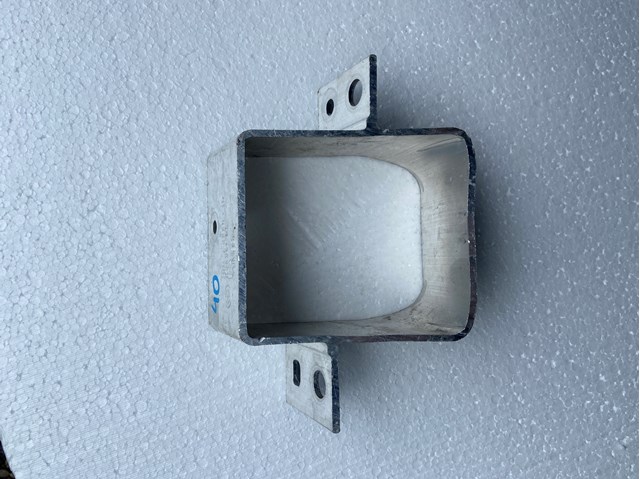 Кронштейн усилителя переднего бампера 51117399913 BMW