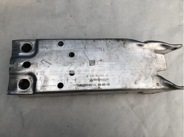 Кронштейн усилителя переднего бампера 51117406385 BMW