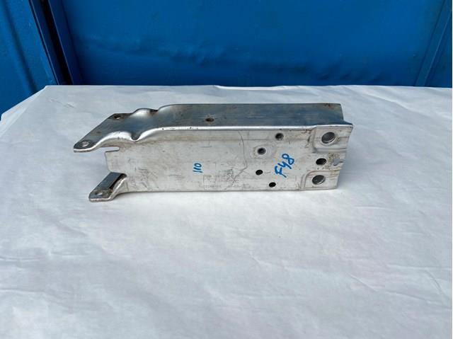 Кронштейн усилителя переднего бампера 51117406388 BMW