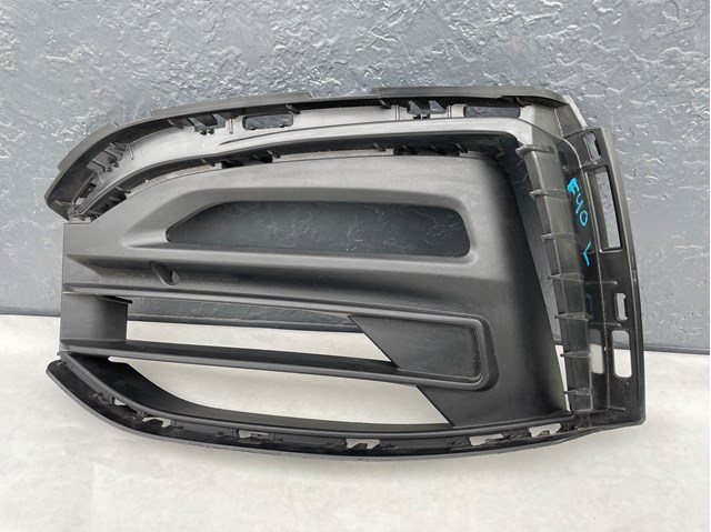 Решетка бампера переднего левая 51117459715 BMW