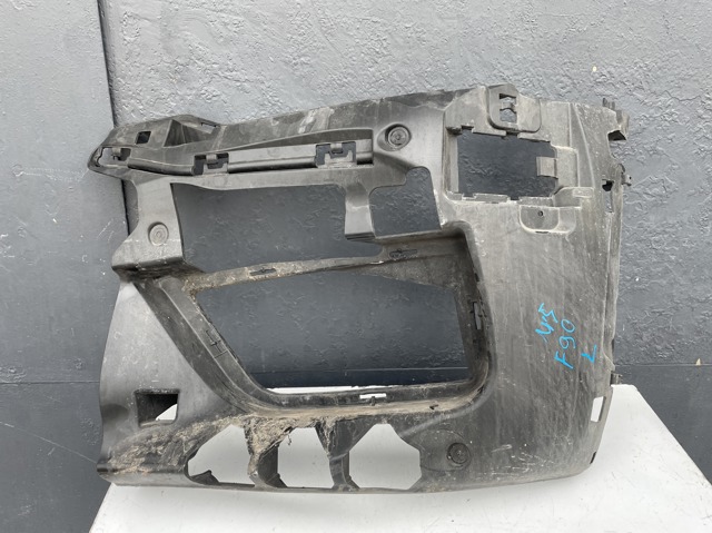 Кронштейн крепления бампера переднего левый 51118065319 BMW