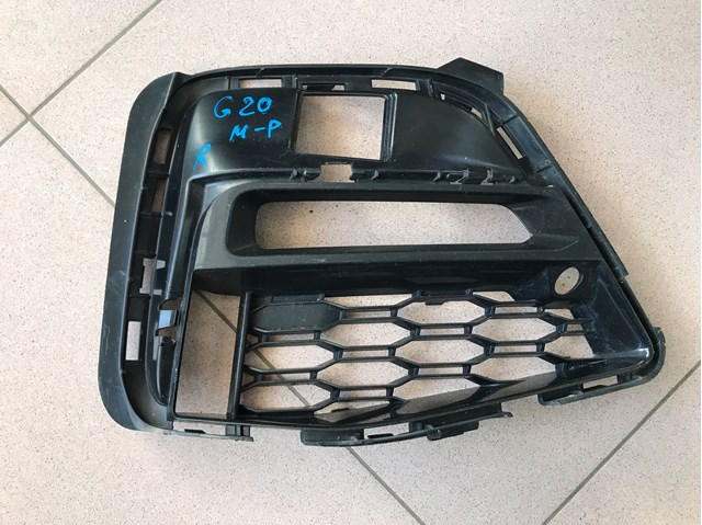 Решетка бампера переднего правая 51118069372 BMW